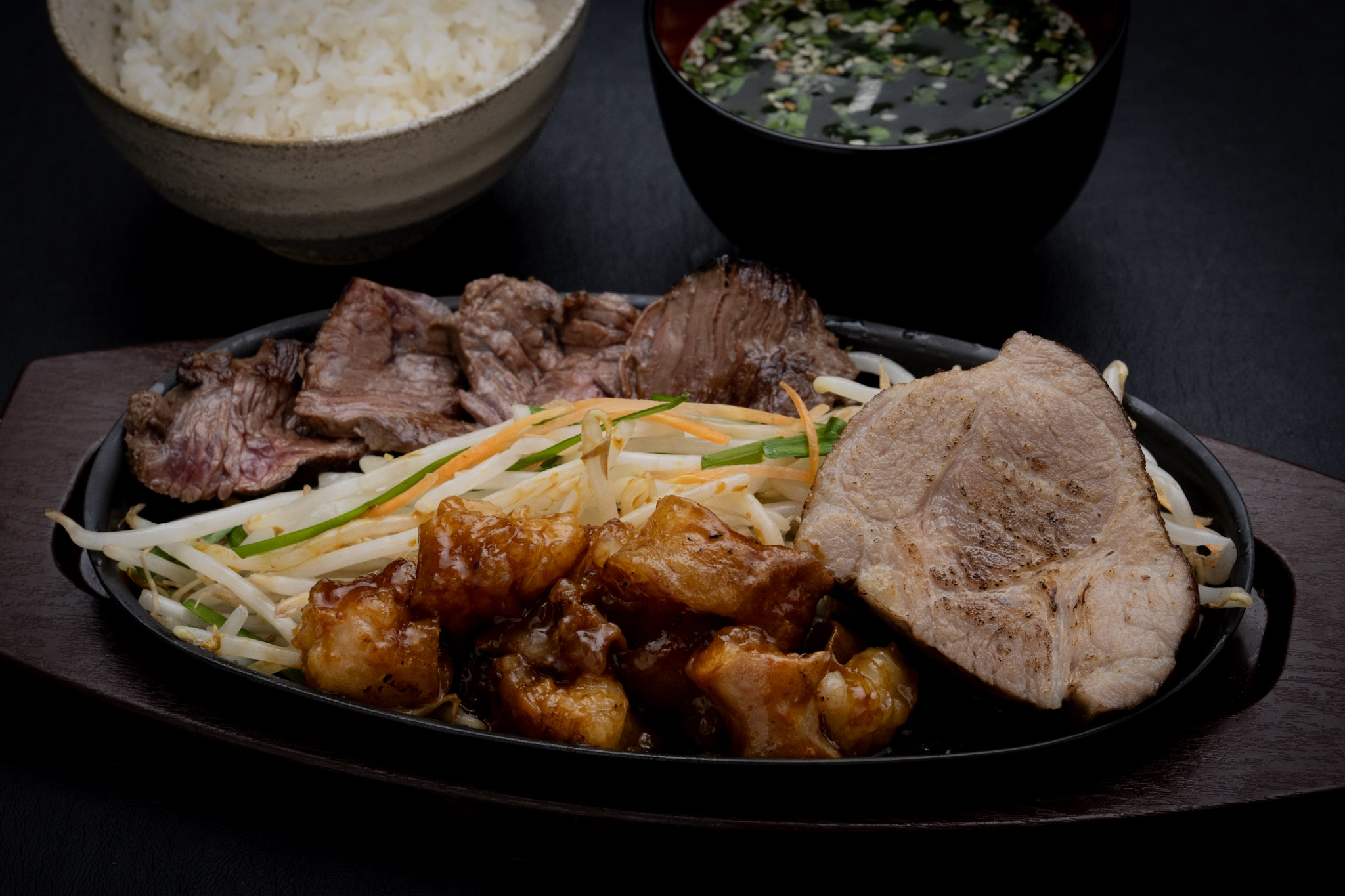 肉やまだ定食（全部のせ）